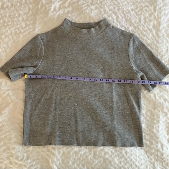 Cropped turtleneck tee - Picture 2 of 4